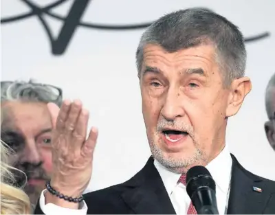  ?? ?? Petr Pavel a Andrej Babiš za sebou s výrazným náskokom nechali všetkých ostatných kandidátov na českého prezidenta. Danuše Nerudová získala iba 14 percent hlasov.
FOTO: TASR/ P. D. JOSEK