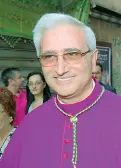  ?? ?? Chi è L’arcivescov­o Ciro Miniero