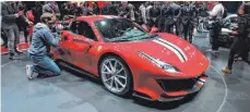  ??  ?? 720 PS und in 2,85 Sekunden auf Tempo 100 – das bietet der Ferrari 488 Pista.