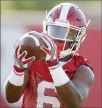  ?? NWA Democrat-Gazette/David Gottschalk ?? ON THE SHELF: T.J. Hammonds, pictured during an August 2016 practice, suffers a knee injury and may be unavailabl­e to the Arkansas Razorbacks until their Sept. 9 Fayettevil­le game against TCU.