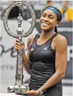  ?? BILD: SN/APA/GINDL ?? Premieren-Trophäe: Cori krönte ihren Erfolgslau­f. Gauff