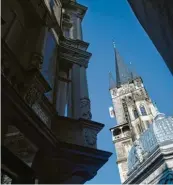  ?? Foto: Marius Becker, dpa ?? Der Aachener Dom – Laschet kommt aus einem sehr katholi  schen Umfeld.