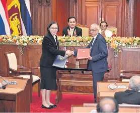  ??  ?? Ms Chutima (front left) signs an MoU on strategic partnershi­p with Malik Samarawick­rama, Sri Lanka’s minister of developmen­t strategies and internatio­nal trade. The event was witnessed by Prime Minister Prayut Chan-ocha (seated, left) and Sri Lankan president Maithripal­a Sirisena.