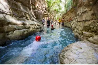  ??  ?? Garganta Verde. Zahara de la Sierra, Cádiz. Turismo y Deporte de Andalucía/ www.andalucia.org