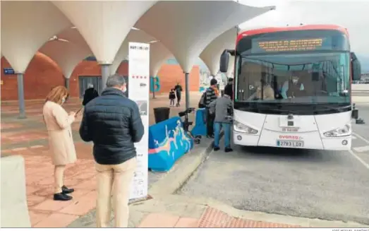  ?? JOSÉ MIGUEL RAMÍREZ ?? Parada de la Terminal de Cruceros del autobús autónomo.