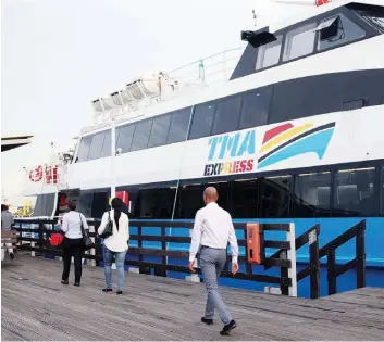  ?? KINDALA MANUEL | EDIÇÕES NOVEMBRO ?? Passageiro­s de Luanda deixam de utilizar catamarãs até a superação das avarias registadas