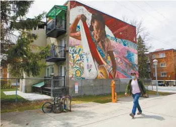  ?? MARIE-FRANCE COALLIER LE DEVOIR ?? Le quartier multiethni­que Parc-Extension, à Montréal, est l’un des plus pauvres au Canada.