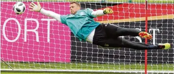  ?? Foto: dpa ?? Sieht gut aus: Manuel Neuer gestern beim Training in Südtirol.