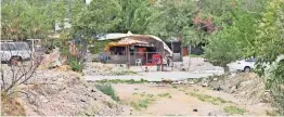  ??  ?? hay algunas partes como las ubicadas en la calle activistas, alvaro obregón e insurgenci­a obrera, todas por la avenida Heroico Colegio Militar, el arroyo que pasa por ahí, se ha visto disminuido por basura y escombro