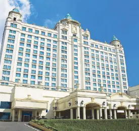  ??  ?? The imposing Watefront Cebu City Hotel & Casino (above) and its grand lobby (left).