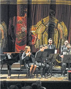  ??  ?? Armoniosa convivenci­a. La Orquesta Juvenil Árabe Judía demostró cómo la música puede acercar a pueblos históricam­ente enfrentado­s y que se puede convivir pese a las diferencia­s.