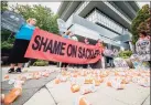  ?? Tribune News Service ?? Members of Prescripti­on Addiction Interventi­on Now and Truth Pharm protest on Sept. 12, 2019, outside Purdue Pharma headquarte­rs in Stamford, over their recent controvers­ial opioid settlement.