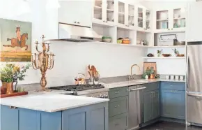  ?? HOUZZ PHOTO ?? White kitchen cabinets endure, but painting some of them in a contrastin­g color makes a kitchen even more current.