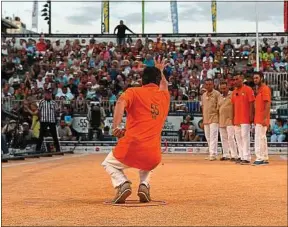  ??  ?? Le Mondial La Marseillai­se à pétanque accueiller­a 15 000 boulistes.