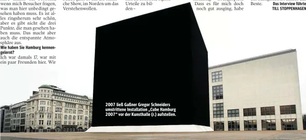  ??  ?? 2007 ließ Gaßner Gregor Schneiders umstritten­e Installati­on „Cube Hamburg 2007“vor der Kunsthalle (r.) aufstellen.