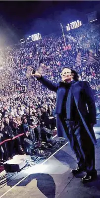  ?? Foto Ansa e Roberto Rocco ?? Tra storia e palco Al centro, Renato Zero all’Arena di Verona nel 2016; a sinistra, negli anni Settanta; in alto a destra, gli Ottanta