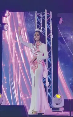  ??  ?? MUTYA ng Mati 2016, Nichole Marquez, on her farewell walk.