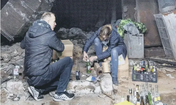  ?? ?? Volunteers work to make Molotov cocktails in the basement of a bomb shelter in Kyiv.