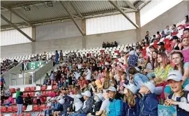  ?? FOTO: SCHULE ?? Die Schüler der . und . Klassen der Grundschul­e Udersleben waren bei der Astro-show mit Alexander Gerst im Erfurter Stadion dabei.