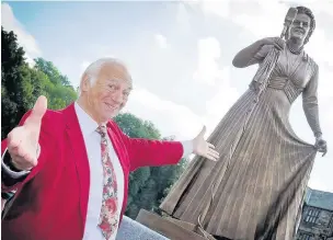  ??  ?? Comedian Roy Hudd unveiled the statue of Gracie Fields in Town Hall Square