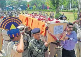  ?? AP PHOTO ?? Paramilita­ry officers carry the coffin of slain officer Sahib Shukla during a wreathlayi­ng ceremony on the outskirts of Srinagar on Sunday. Shukla was killed when militants attacked a CRPF vehicle in Pantha Chowk area on the SrinagarJa­mmu highway.