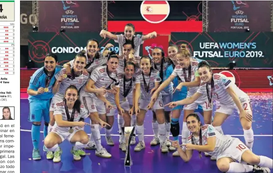  ??  ?? CAMPEONAS DE EUROPA. Las jugadoras españolas celebran el título continenta­l logrado en Gondomar.
