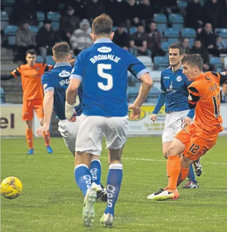  ?? Pictures: SNS Group. ?? Left: Scott Fraser celebrates with Willo Flood and Charlie Telfer after putting United 2-0 ahead; above: Telfer guides in the early opener after pouncing on slackness in the home defence.