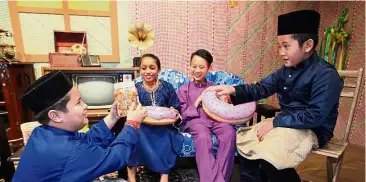  ??  ?? Young and talented: Cast of Donut ke Karipap (from left) Muzayyin Mahyuddin, 10 (Hakim), Sanjitha Devi Sri Vijayan, 10 (Arathi), Clement Eng Kai Yao, 13 (Ah Keong), and Mohd Hamyzan Ishan Johan, 10 ( Joseph), having a light moment during the launch at KLCC.