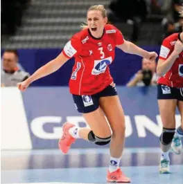  ?? FOTO: NTB SCANPIX ?? Emilie Hegh Arntzen jubler for scoring under EM i Sverige 2016.