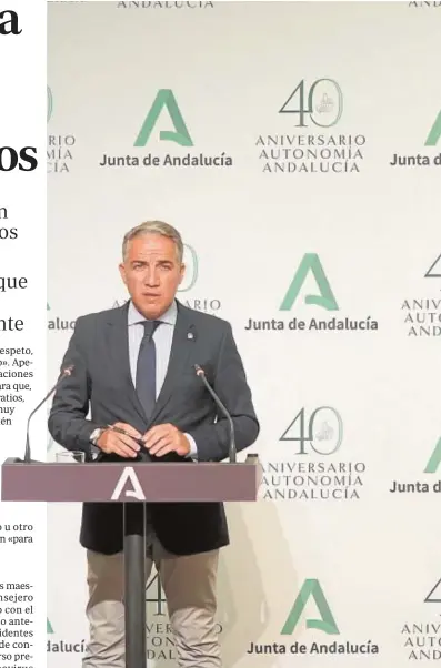  ??  ?? El consejero de Presidenci­a, Elías Bendodo, ayer junto al titular andaluz de Educación, Javier Imbroda, en la rueda de prensa ofrecida ayer en San Telmo