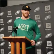  ?? MEDIANEWS GROUP PHOTO ?? Eagles coach Doug Pederson said quarterbac­k Carson Wentz knows he will be under a microscope, but that the quarterbac­k is capable of handling the spotlight.