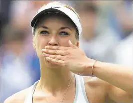  ?? Fotos: ddp, dpa ?? Sabine Lisicki (o.) strahlte nach ihrem Einzug in die 3. Runde von Wimbledon, für Daniel Brands (u.) kam dagegen das Aus.