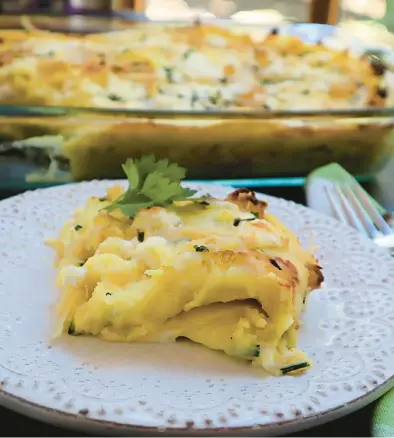  ?? GRETCHEN MCKAY/PITTSBURGH POST-GAZETTE PHOTOS ?? This lasagna-like recipe deconstruc­ts potato-and-cheese pierogies.