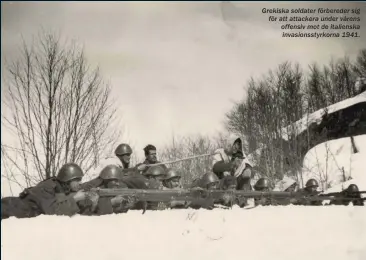  ??  ?? Grekiska soldater förbereder sig för att attackera under vårens offensiv mot de italienska invasionss­tyrkorna 1941.