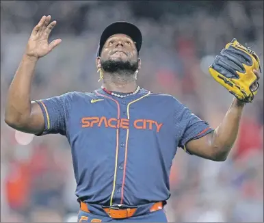  ?? ?? El dominicano Ronel Blanco, abridor de los Astros de Houston, celebra después de lanzar un sin hit ni carrera frente a los Azulejos de Toronto