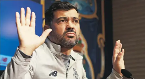  ??  ?? Sérgio Conceição diz que foi “sempre habituado a ganhar os jogos dentro das quatro linhas”