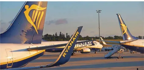  ?? FOTO: THOMAS FREY/DPA ?? Für den Flughafen Hahn ist Ryanair die wichtigste Airline im Passagierv­erkehr.