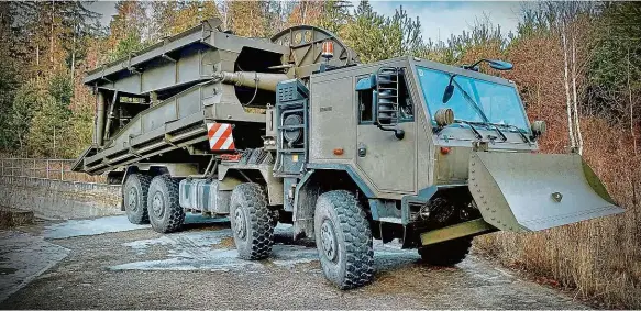  ?? Foto: Excalibur Army ?? Mostní automobil AM-70 EX na podvozku Tatra Force 8x8.
