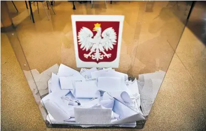  ?? FOT. TOMASZ STAŃCZAK / AGENCJA WYBORCZA.PL ?? • W Polsce obowiązuje ordynacja proporcjon­alna z zastosowan­iem wielomanda­towych okręgów wyborczych. Głosy przelicza się metodą D’Hondta, która sprzyja większym ugrupowani­om