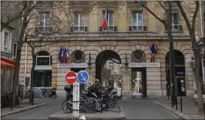  ??  ?? Le standard de l’hôpital a sauté, et des milliers de mails ont été envoyés.