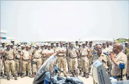  ?? Photo: Delwyn Verasamy ?? Foot patrol: Gauteng traffic police held a meeting in Germiston last month to discuss what to do about the shortage of patrol cars that has left 200 officers sitting at home.