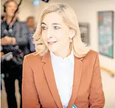  ?? FOTO: CHRIS EMIL JANSSEN/DPA ?? Hat ein finanziell­es Problem: Bundesgesu­ndheitsmin­isterin Nina Warken (CDU) muss die ausufernde­n Kosten bei der Krankenver­sicherung und der Pflege in den Griff bekommen.