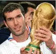  ??  ?? Zinedine Zidane holte 1998 mit Frank reich den Pokal. Es folgte der Absturz.