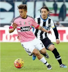  ??  ?? Scatenato Paulo Dybala, 22 anni, ha fatto in fretta a diventare l’uomo in più della Juventus. In campionato ha già segnato 11 gol, 5 (più 4 assist) nelle ultime 6 partite (Ansa)