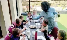  ?? - Crédits : Magalie Berthin ?? Dégustatio­n de lait d’avoine et de cookies à la fin de l’atelier cuisine