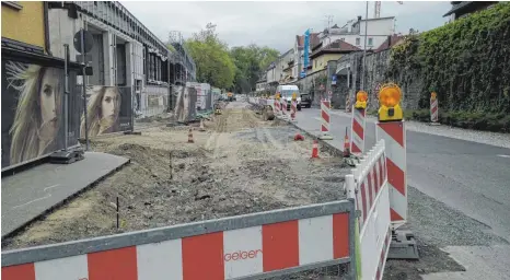  ?? FOTO: DIK ?? Heuer gibt es nur einen Straßenaus­bau: die Zwanziger Straße vor der Inselhalle. In zwei Jahren soll eine systematis­che Erneuerung der Lindauer Straßen beginnen.