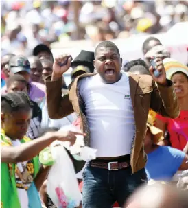  ??  ?? Magura Charumbira and other Zanu-PF supporters protest the lampooning of Cde Emmerson Mnangagwa during an interface rally that was addressed by former First Lady Grace Mugabe at White City Stadium in Bulawayo on November 11, 2017.