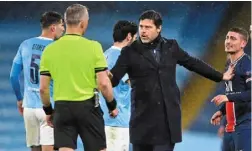  ?? — aFP ?? Listen to me: PsG coach Mauricio Pochettino (centre) restrains Marco Verratti as he talks to referee Bjorn Kuipers during the Champions League semi-final, second leg match against Manchester City at the Etihad.