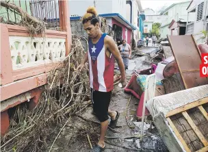  ??  ?? SE SIENTEN OLVIDADOS
Los vecinos aseguraron que la única ayuda que han recibido ha sido de la Iglesia Bautista.