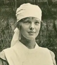  ??  ?? Above: Nursing sister Amelia Earhart in Toronto circa 1917–18.
